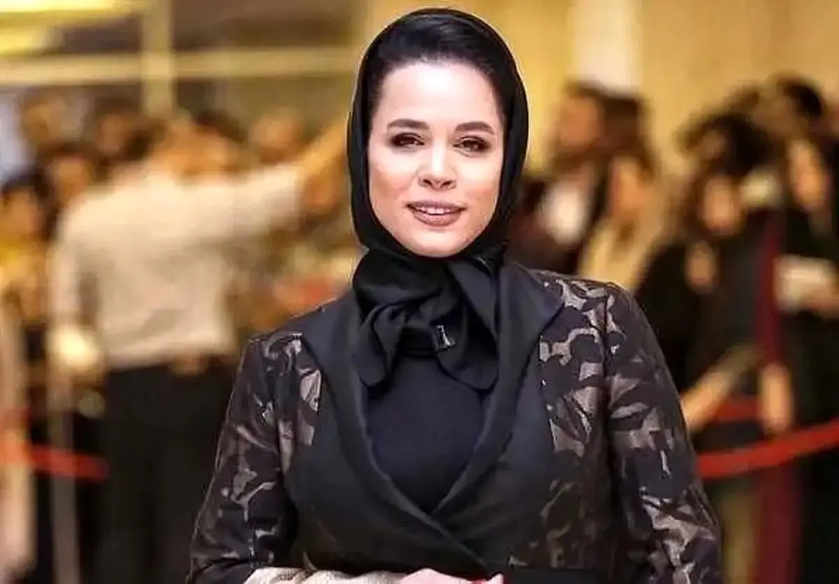 عکس خاص ملیکا شریفی‌نیا در میان گل‌های بنفش و صورتی