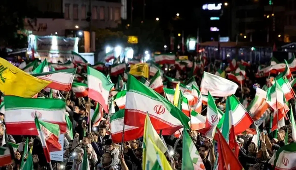 عکس شرکت‌کننده عشق ابدی در تجمعات امشب تهران!