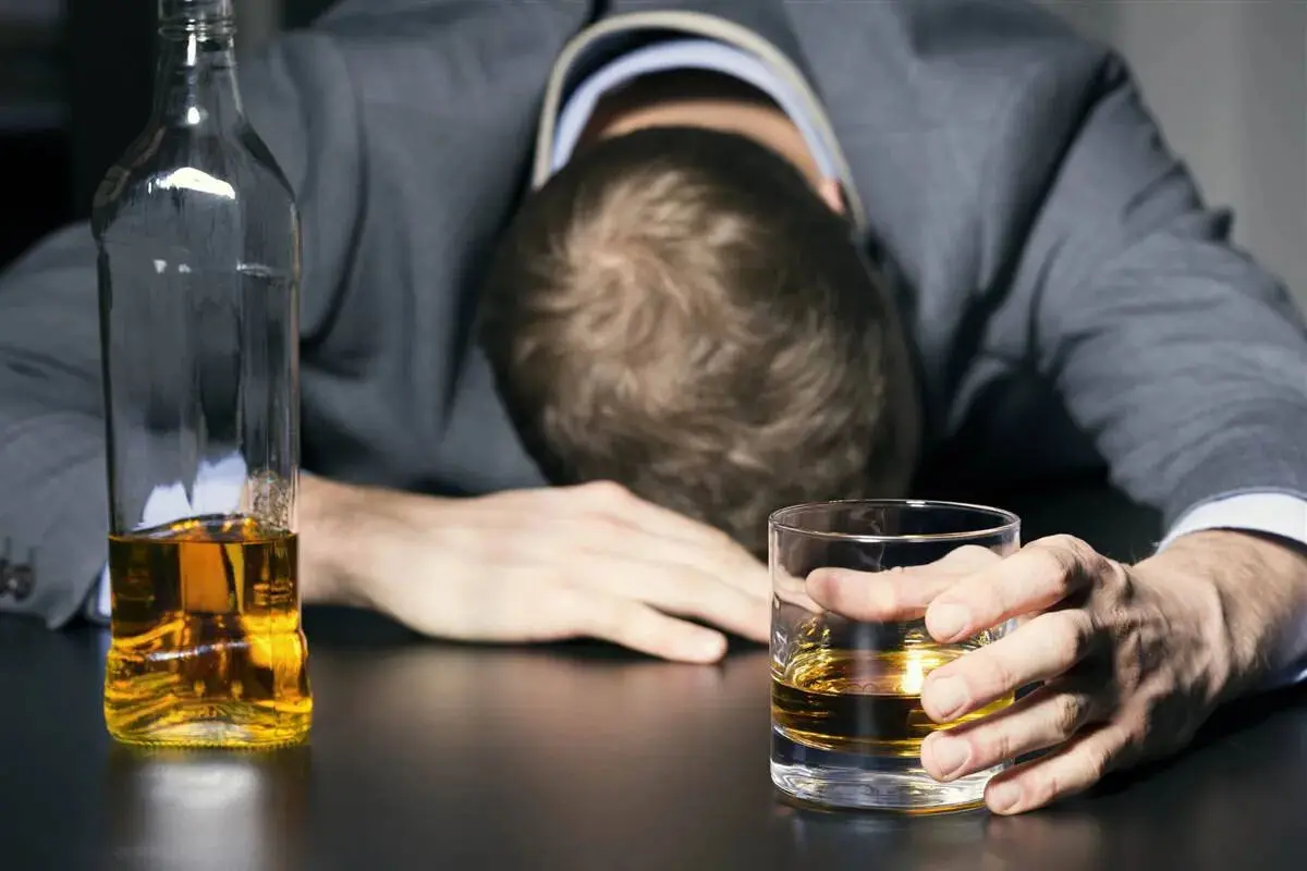 حتی مصرف مقدار کم الکل هم می‌تواند به مغز آسیب بزند