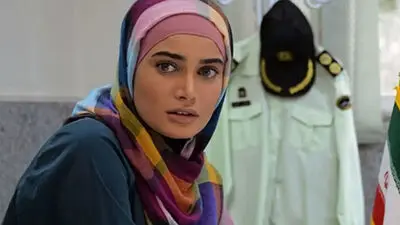 زندگینامه تینا آخوند تبار «خورشید» سریال دیوار + عکس های ورزشی