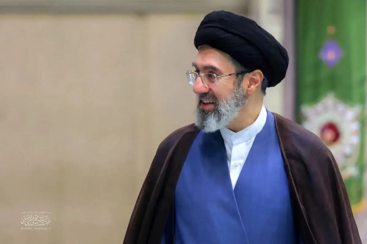 چرا آیت الله سید مجتبی خامنه‌ای رهبر انقلاب در مقابل مردم ظاهر نمی‌شوند؟