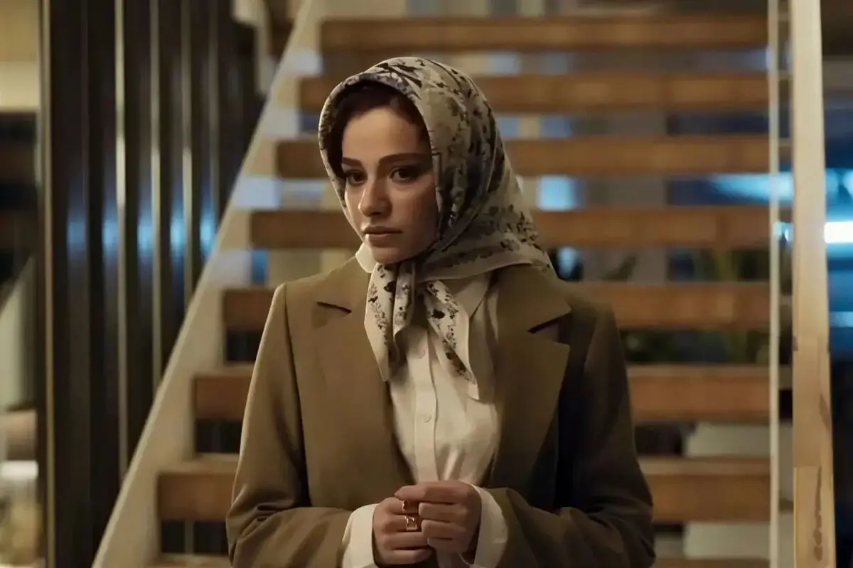 بیوگرافی مهتاب ثروتی، عاطفه سریال بی عاطفه با سری کچل و لباس های ارواح