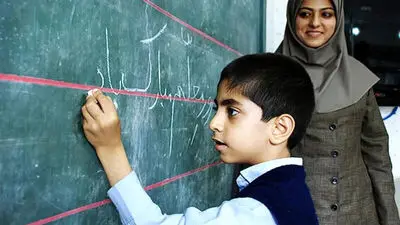 دو چهره‌ برای یک معلم؛ خسته‌ در ‌مدرسه، پرانرژی در کلاس خصوصی