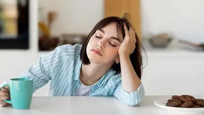 چرا شب‌ها ناگهان گرسنه می‌شویم؟ راز اشتهای شبانه که خیلی‌ها نمی‌دانند!