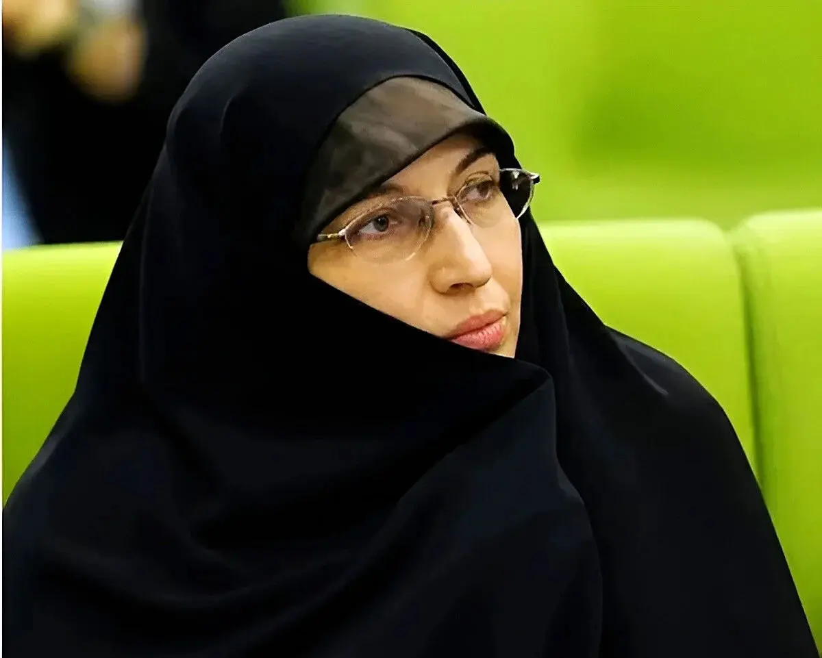 اولین فیلم از همسر آیت الله مجتبی خامنه ای / شهید زهرا حداد عادل از تولد 44 سالگی اش گفت