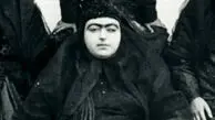 سفر به قاجار؛ فروغ‌الدوله دختر ناصرالدین شاه به همراه دخترانش با لباس درویشی