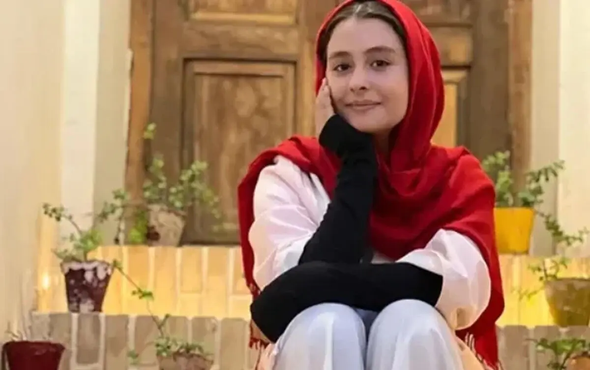 سفر در زمان | نرگس سریال در و تخته در برنامه اعجوبه ها + بیوگرافی حنانه آجرلو