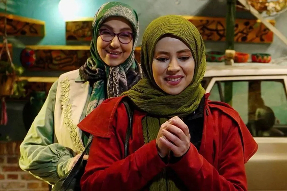 سفر در زمان | «گوهر و رویا» در پشت صحنه سریال کلینیک رویا؛ سال 1404