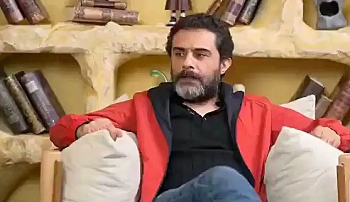 سفر در زمان | تیپ متفاوت «دکتر پارسا» سریال کلینیک رویا روی صحنه تئاتر