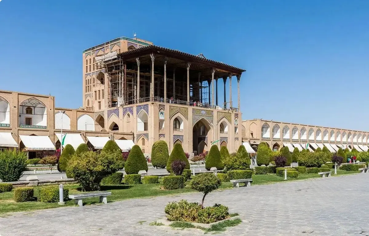 عکس| سفر به ایران قدیم؛ نمایی از «عمارت عالی قاپو» اصفهان؛ سال 1311