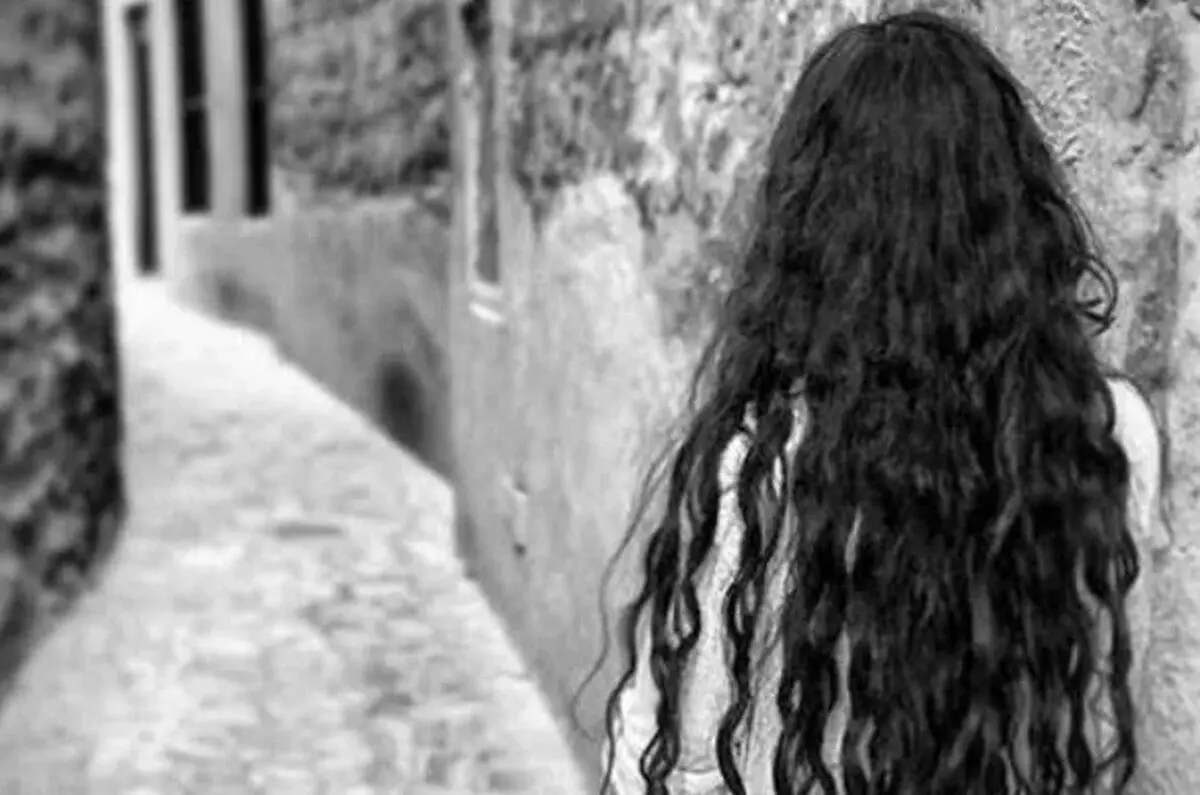 دانلود آهنگ آره که موهات بلند و زیباس کلی شیک و دریم تو شب کلا گیراس | ترند اینستا