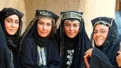 عکس| سفر زمان؛ «ناریه و عمره، همسران مختار» در نشست خبری سریال «مختارنامه»