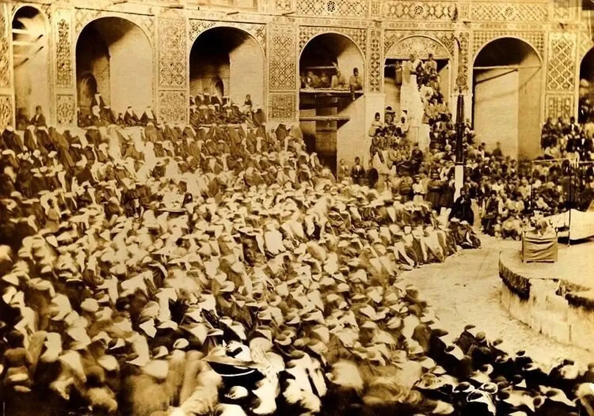 سفر در زمان| دسته سینه‌زنی بزازها در سبزه‌میدان، در دوره ناصرالدین‌شاه قاجار/ عکس