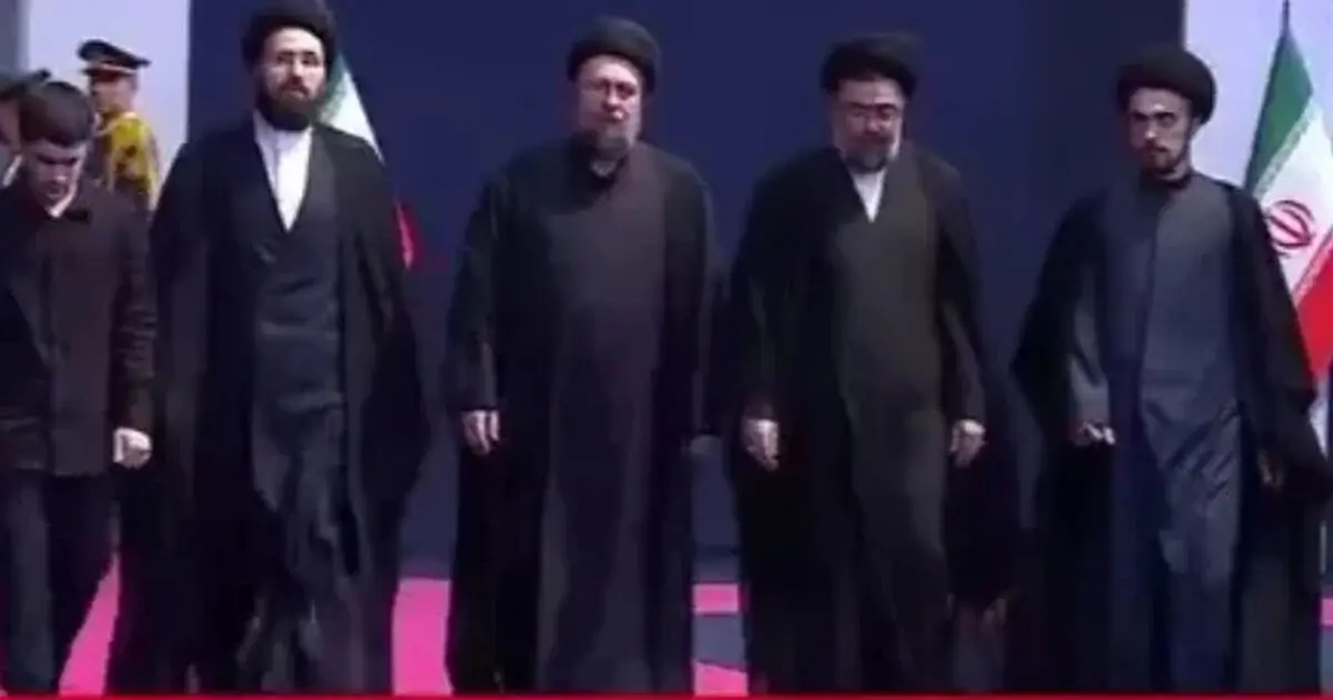 فیلم سید حسن، سید یاسر و سید علی خمینی در مراسم وداع رهبر شهید انقلاب
