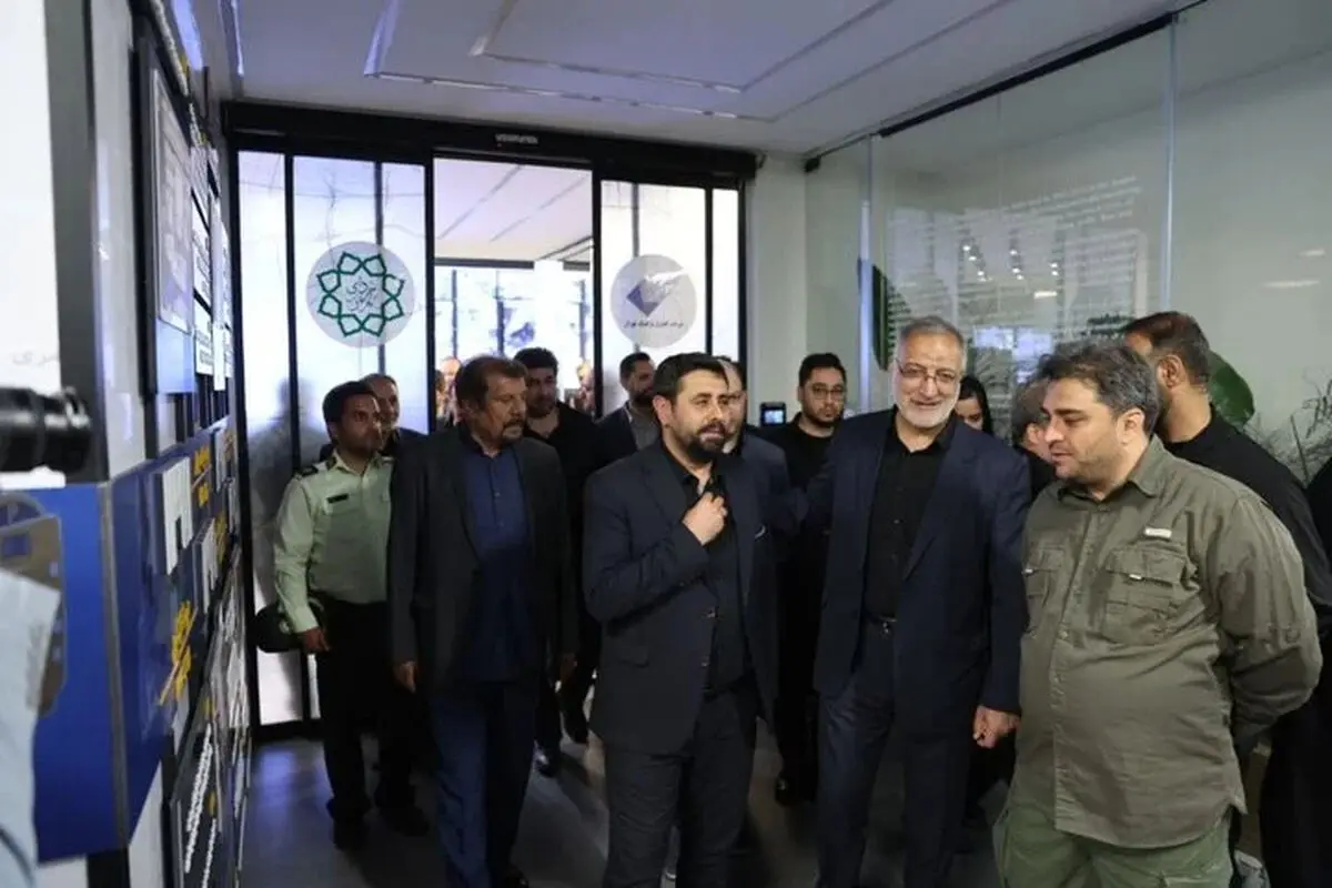 بررسی وضعیت تمهیدات حمل و نقلی مراسم وداع در مرکز کنترل ترافیک تهران