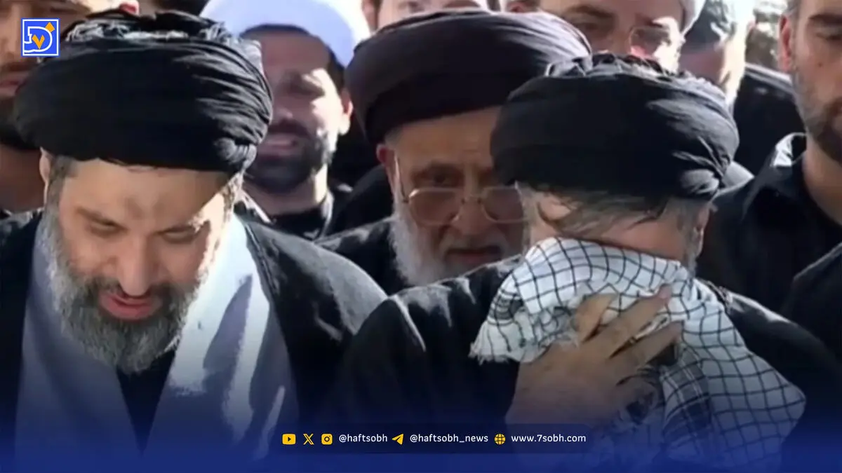 گریه فرزندان رهبر شهید انقلاب هنگام انتقال پیکر آیت الله خامنه‌ای