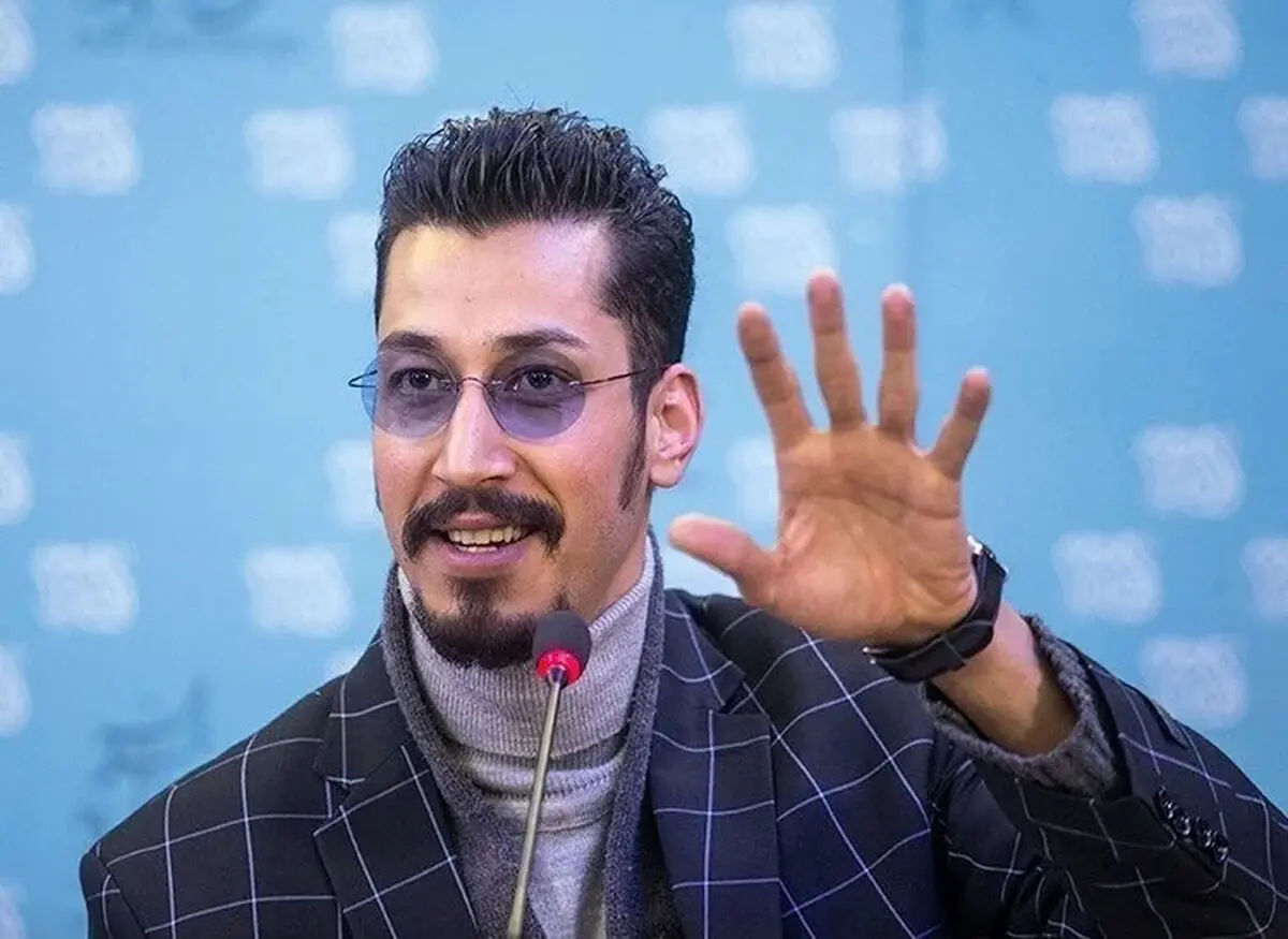 بهرام افشاری با شلوارک روی صحنه تئاتر؛ 12 سال قبل