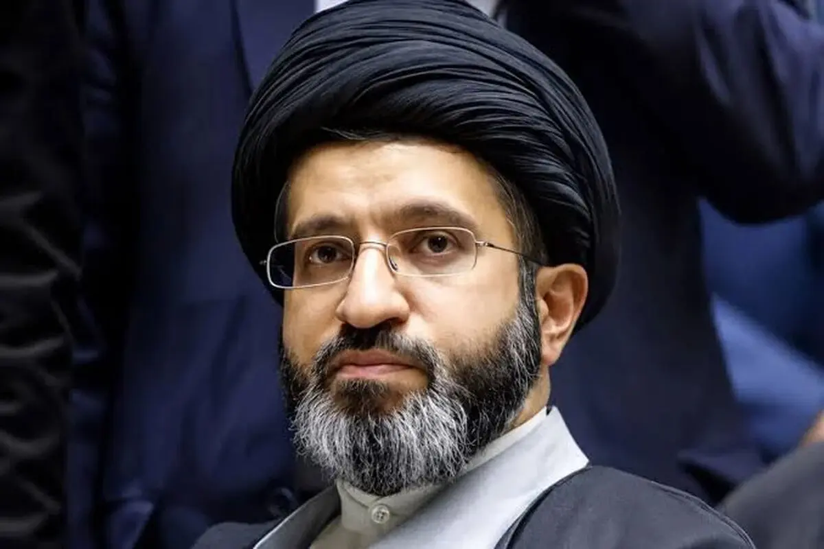 از سید مسعود خامنه‌ ای چه می دانید؟ | عکس پسر رهبر شهید در کنار برادرانش