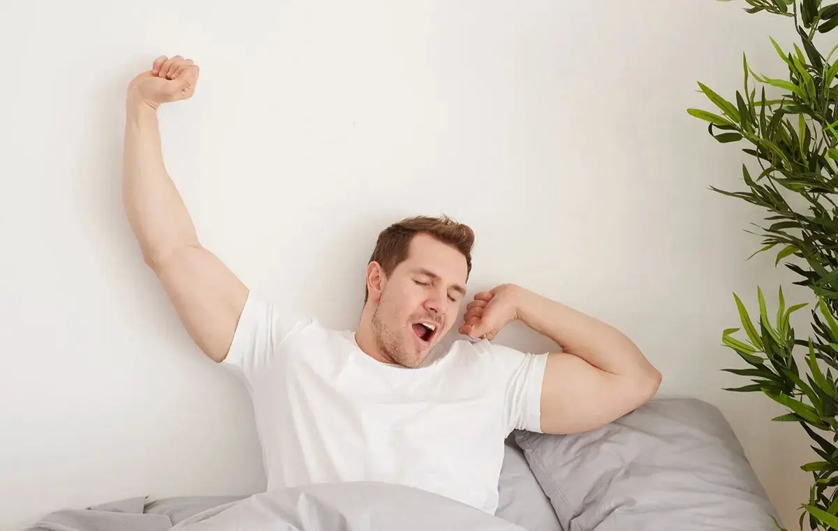 آیا بیدار شدن در ساعت ۵ صبح واقعاً شما را موفق‌تر می‌کند؟