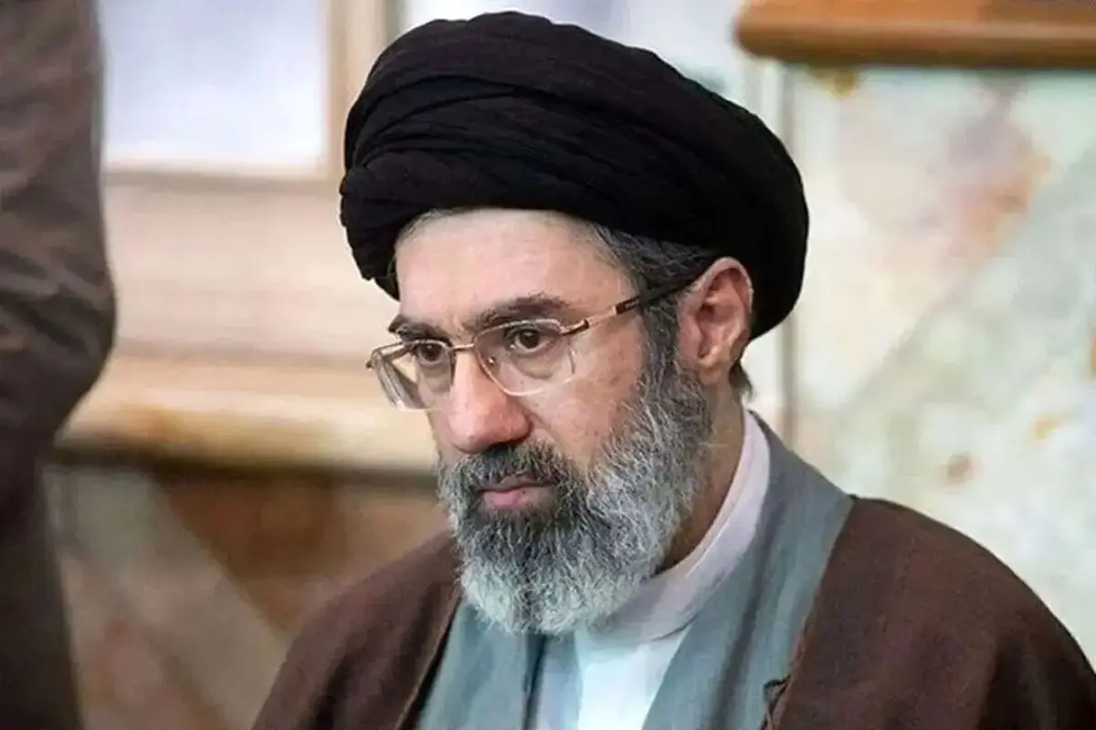 عکس | دوران جوانی آیت الله سیدمجتبی خامنه ای در جبهه جنگ