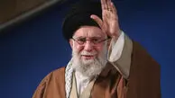 عکس جوانی رهبر شهید انقلاب در حرم امام رضا(ع)