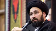 عکس «سید علی خمینی» در خردسالی در کنار پدربزرگ؛ دهۀ 60