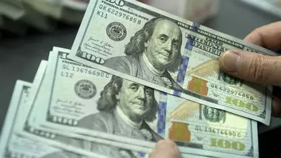 دلار در یک هفته ۳.۲ درصد ارزان شد؛ عقب‌نشینی بازار ارز با آب سرد مذاکراتی