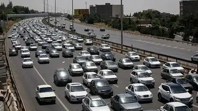 ترافیک سنگین در محورهای شمالی و آزادراه قزوین–کرج–تهران/چالوس و تهران–شمال یک‌طرفه شد