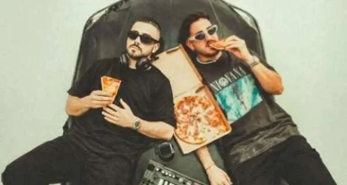 دانلود آهنگ ترند اینستا دﻳﮕﻪ دو ﺳﻪ ﺗﺎ ﺑﻨﺰ و دو ﺳﻪ ﺗﺎ ﭘﻮرش ﺣﺎﻟﻢ ﺧﻮب ﻧﻤﻴﻜﻨﻪ