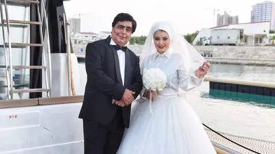 دانلود آهنگ بیا بشو بهم نزدیک تر ببین بی توجه به بقیم / عشق ابدی 3