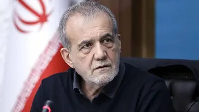  عکس/ نگاهی به جشن تولد ساده و بدون تجملات نوه پسری مسعود پزشکیان با خلاقیت قناد تبریزی برای درست کردن کیک تراکتوری 