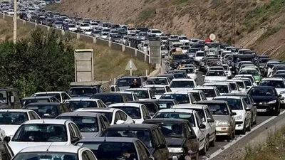 ترافیک سنگین در محورهای شمالی و آزادراه قزوین–کرج–تهران/چالوس و تهران–شمال یک‌طرفه شد
