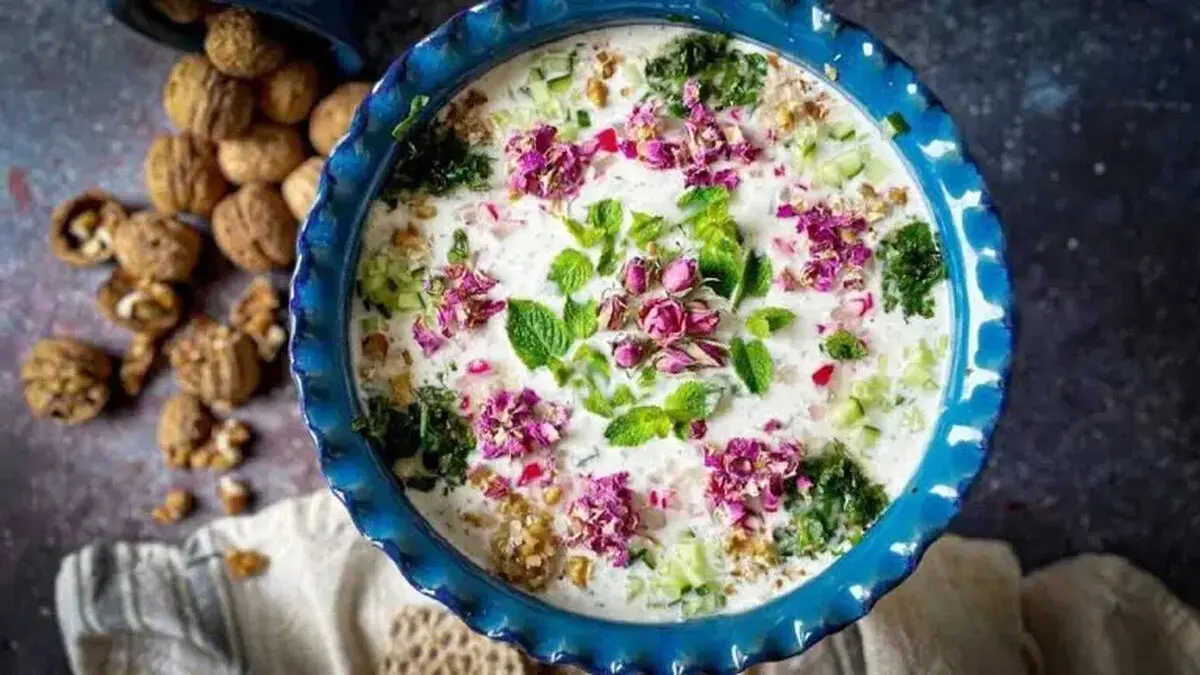طرز تهیه آب‌دوغ خیار مجلسی / بهترین انتخاب برای تابستان