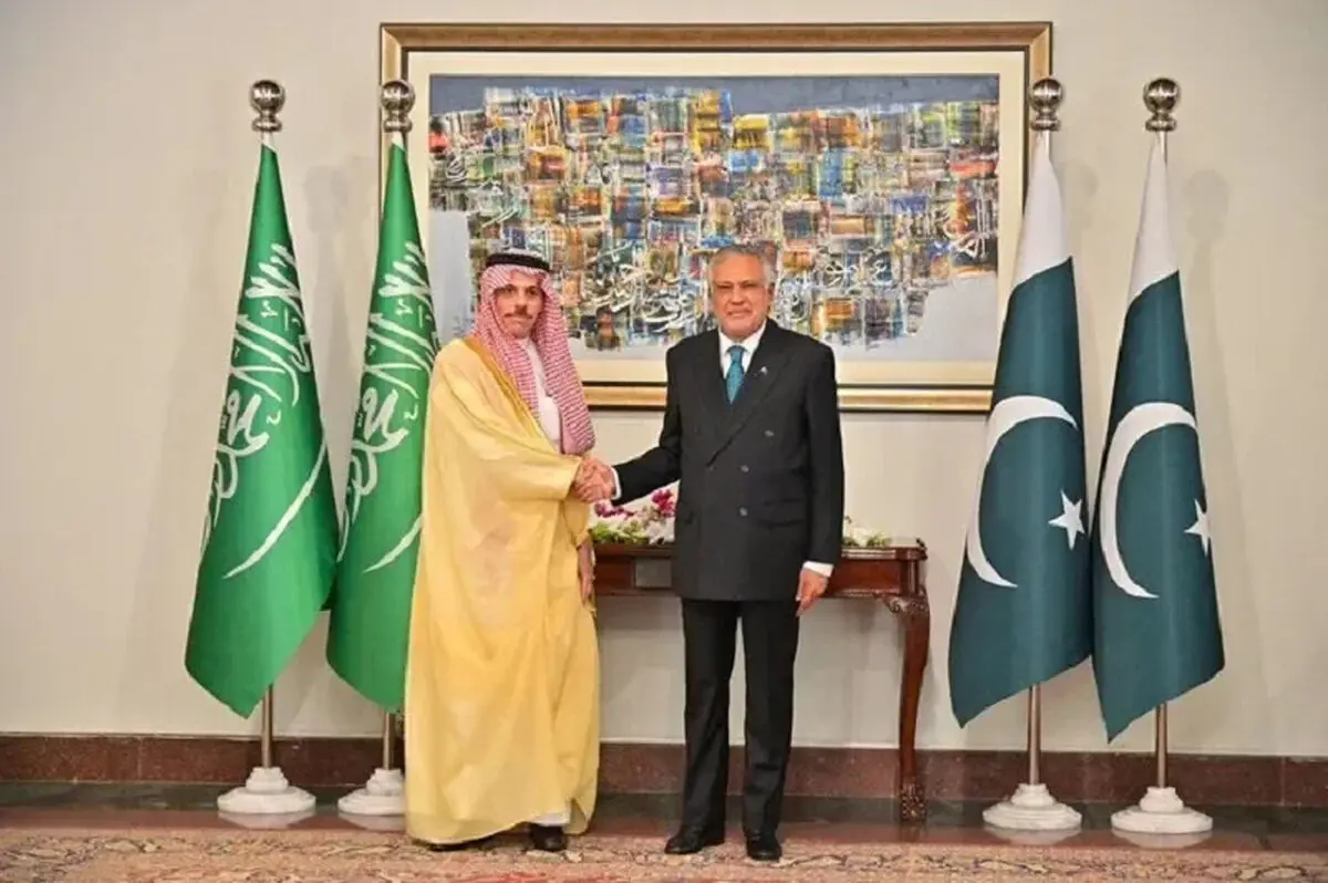 دیدار و رایزنی وزیران خارجه عربستان و پاکستان