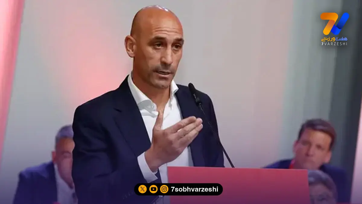 رییس سابق فدراسیون فوتبال را با تخم مرغ زدند!