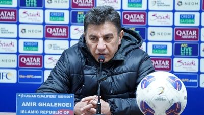 ایستگاه‌های صلواتی و توزیع افطاری در ورزشگاه آزادی برای هواداران تیم ملی فوتبال ایران مقابل امارات
