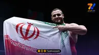 دور افتخار فردین هدایتی با پرچم ایران بعد از کسب مدال طلا