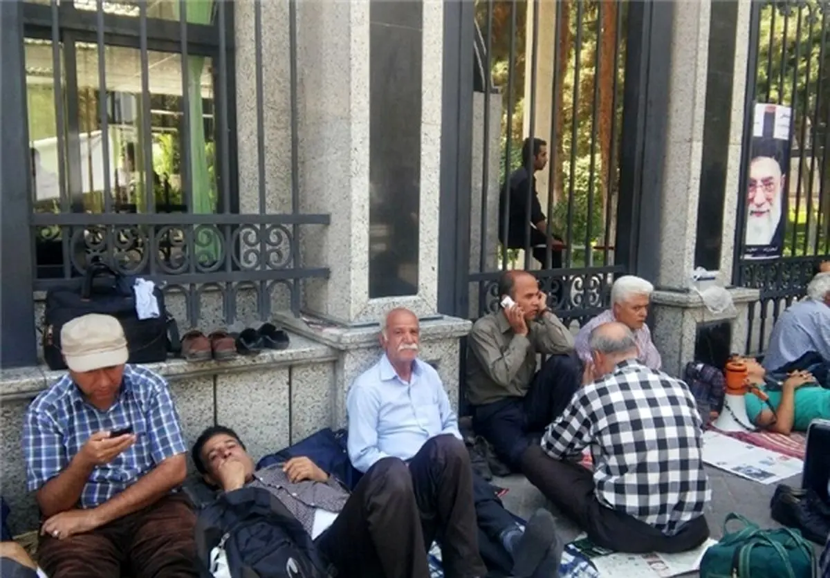 اتراق سپرده‌گذاران موسسه منحل شده میزان رو به روی بانک مرکزی