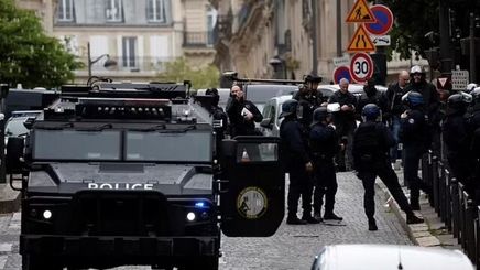 ویدئو | پایان حادثه امنیتی سفارت ایران در پاریس با بازداشت عامل تهدید 