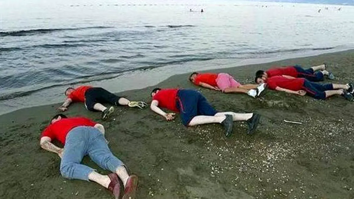 وقتی جوانان ترکیه ای به یاد کودک غرق شده سوری در سواحل دراز می کشند