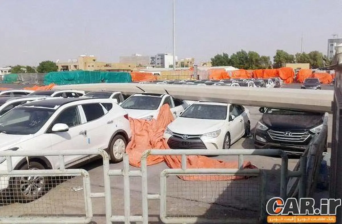 گزارش تصویری / افتادن دکل روی خودروهای وارداتی