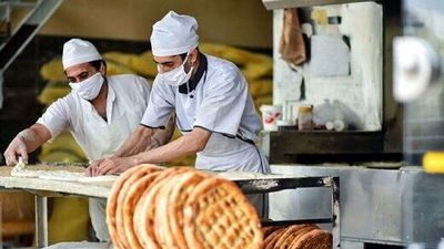 فروش آرد به نانوایان آزادپز متوقف شده است