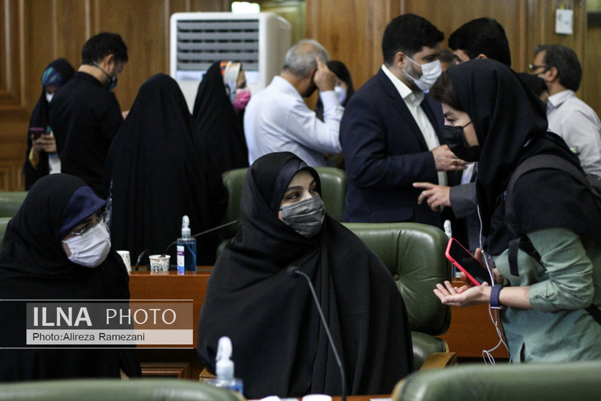 تماشا کنید | شعرخوانی معنادار نرجس سلیمانی در شورای شهر