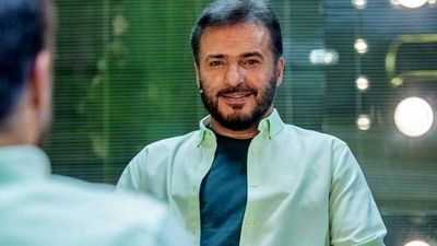 فیلم لحظه زمین خوردن داریوش ارجمند وسط برنامه زنده! 