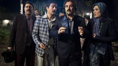 سنا حسینی، دختر نقی معمولی در کافه تهران با استایل خیره‌کننده + عکس