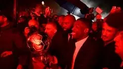 گزارشی از شب تاریخی تاج‌گذاری دمبله در تئاتر شاتله 