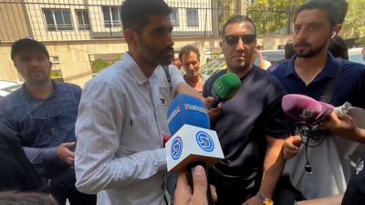 هواداران معترض پرسپولیس: آقای درویش چرا گذاشتید گولسیانی برود؟