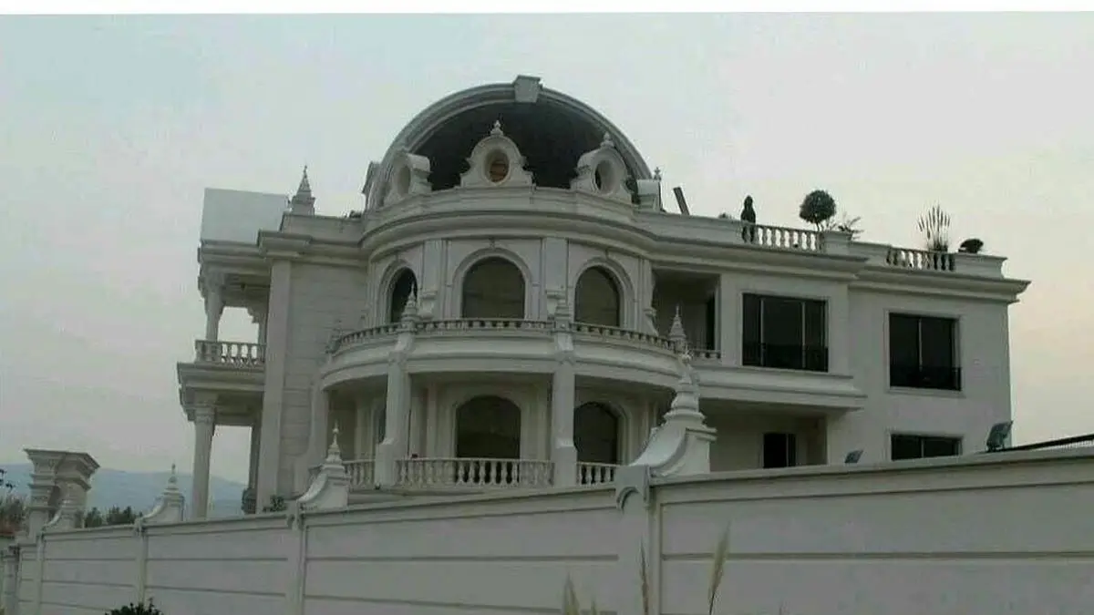 عکس: ویلای علی کریمی در لواسان