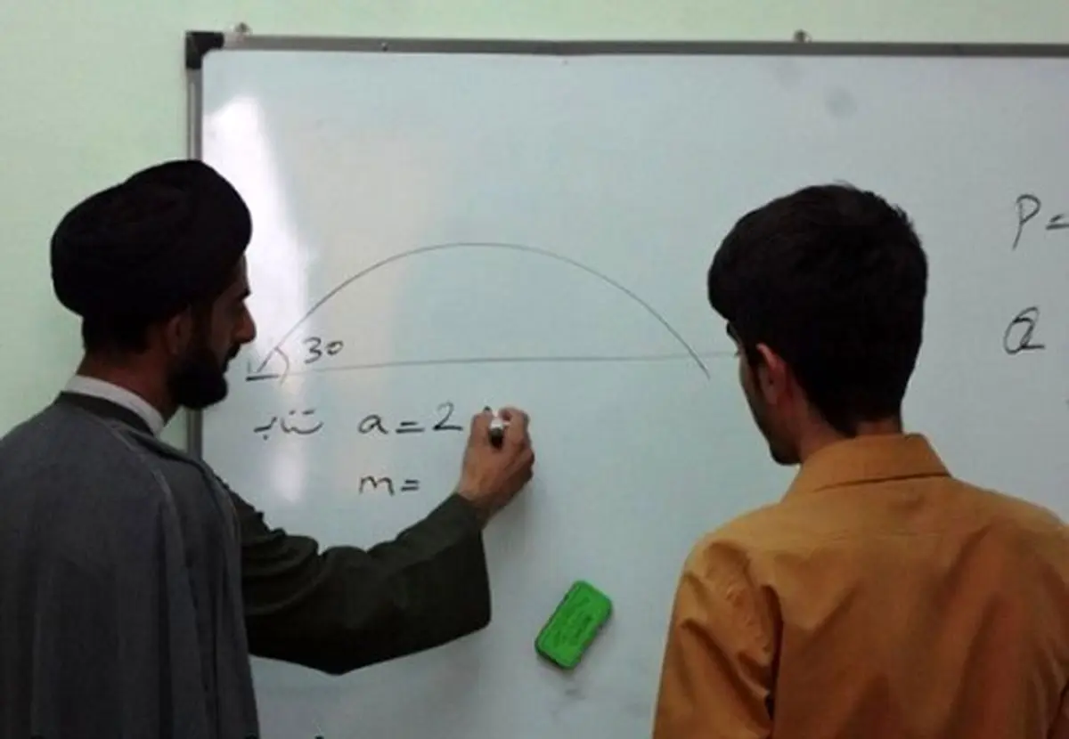 عکس: امام جمعه ای که مهندس مکانیک است