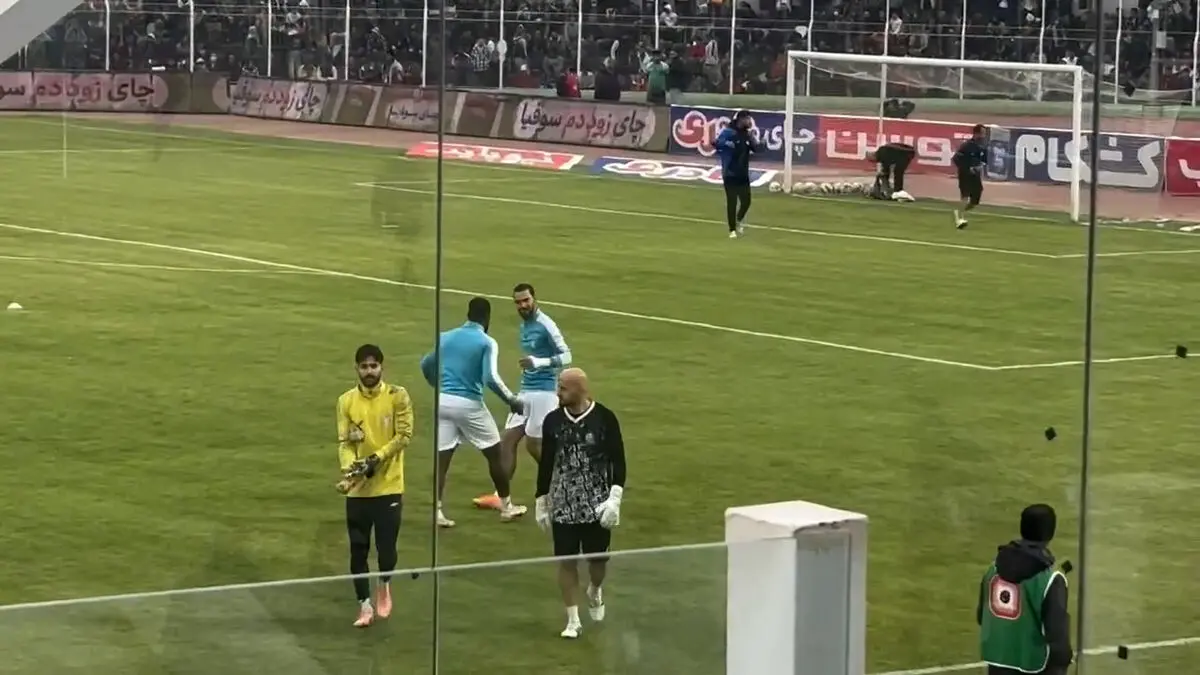 کل کل مهاجمان ناکام استقلال برای بازی آقا وسط!